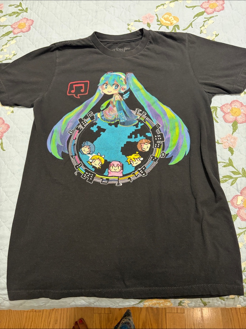 Hatsune Miku Anime PreOwned Black Shirt Unisex Size Small